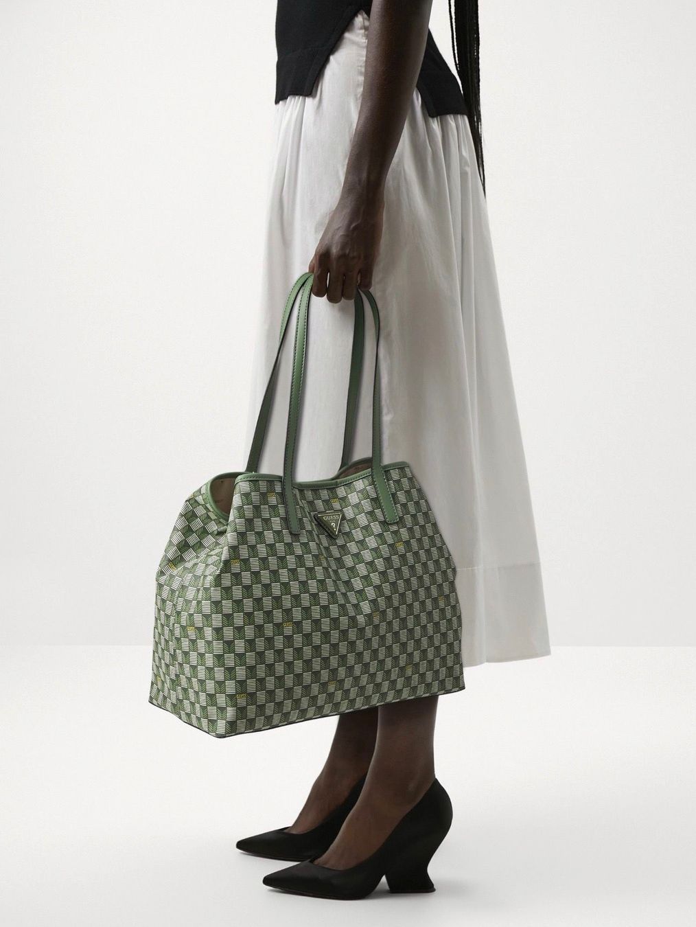 Guess Sacs femmes: Guess Shopper grün – D'occasion à Zürich par lea_s_97