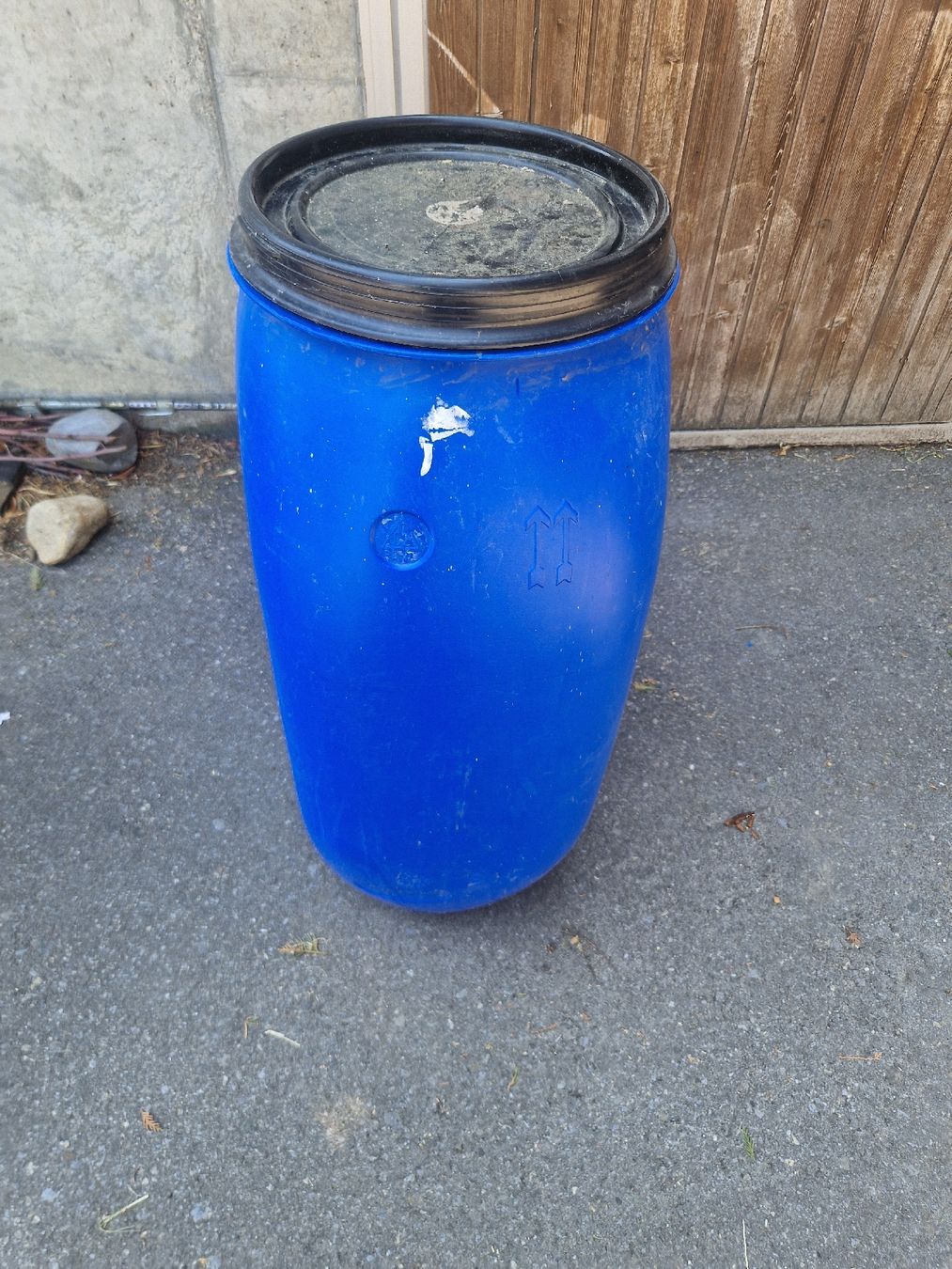 Humidifier & Arroser: Fass mit Deckel 100l – D'occasion à Knutwil par mey_cm9n
