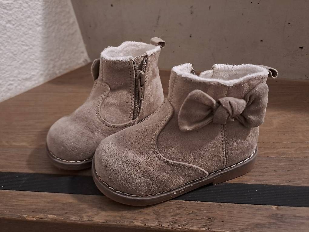 Scarpe per ragazze: Winterschuhe / Stiefel grösse 20/21 – Usato da Neftenbach venduto da Ctruempi