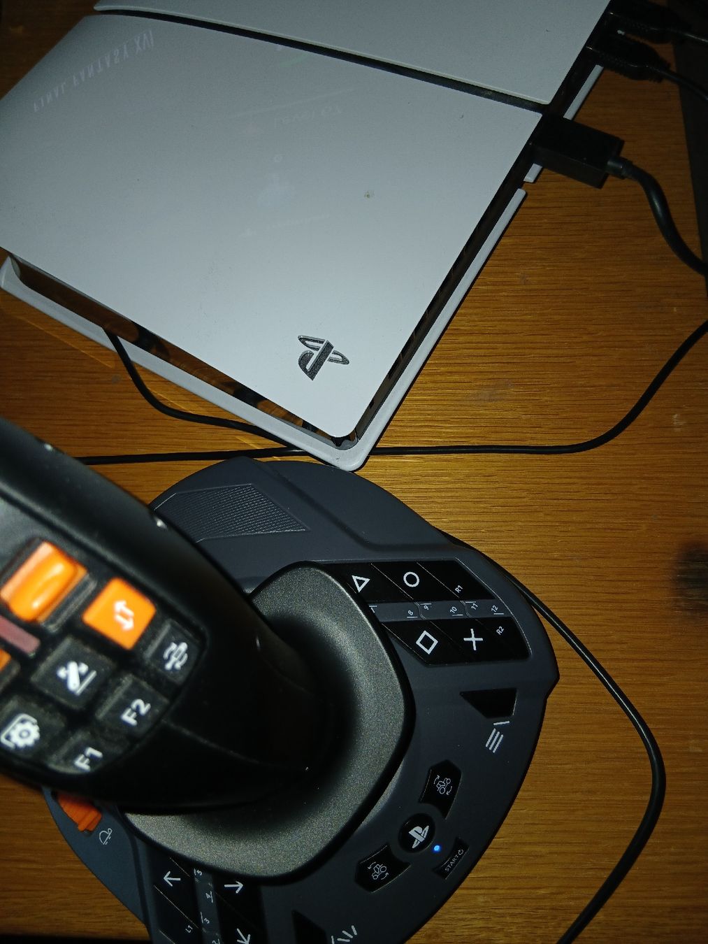 Thrustmaster Manettes: Thrustmaster Simtask Farmstick Joysticks für Playstation 4/5 – Neuf (Voir description) à Herznach par rob_8gbf 3