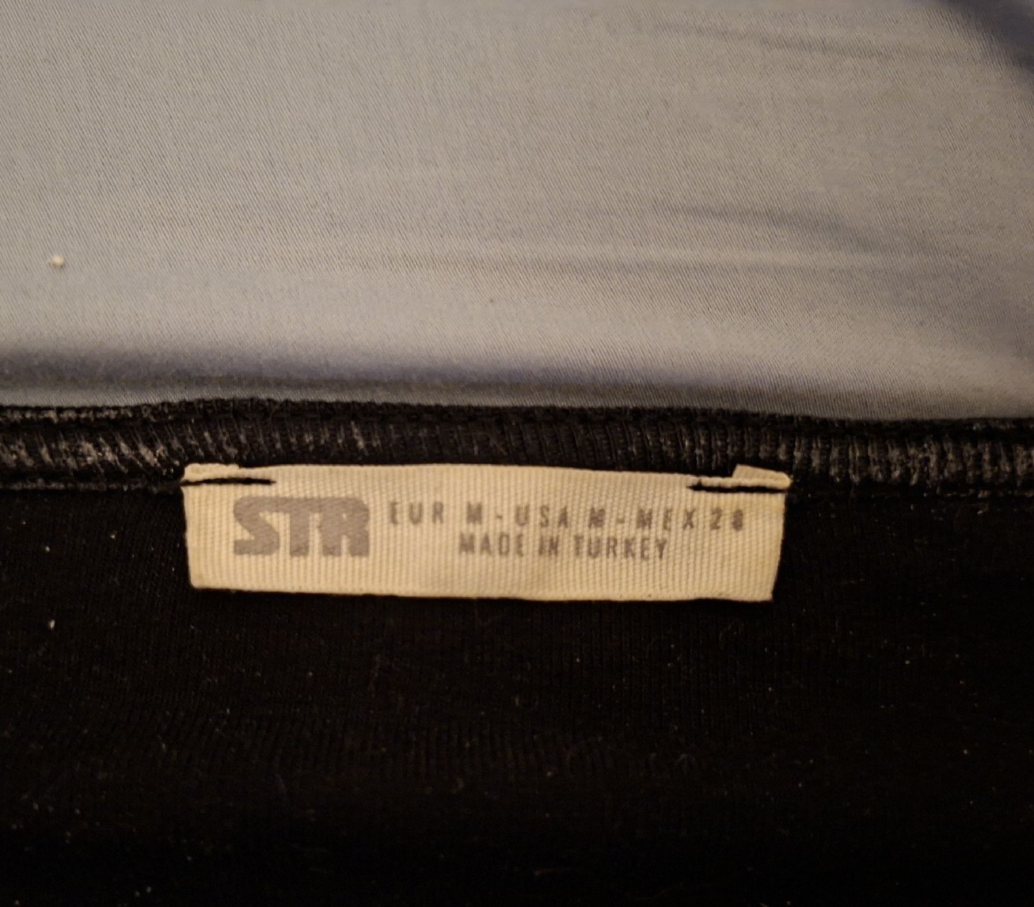 Stradivarius Tops: Stradivarius Neckholder Crop Top Schwarz – D'occasion à Möhlin par rah_wdv6 1