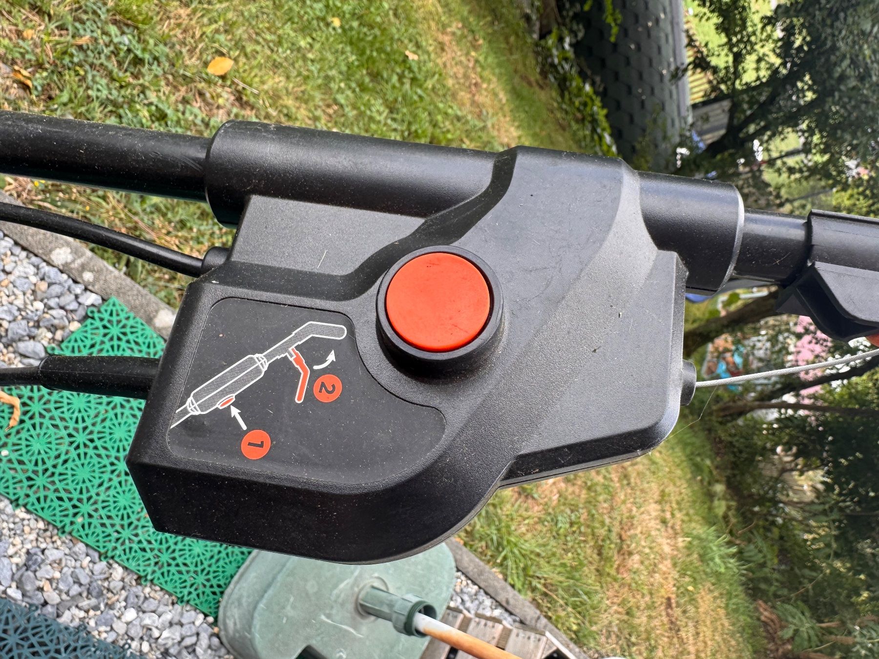 Tondeuses à gazon: Elektro-Rasenmäher Black & Decker mit Kabel – D'occasion à Grabs par Geronimo9472 4