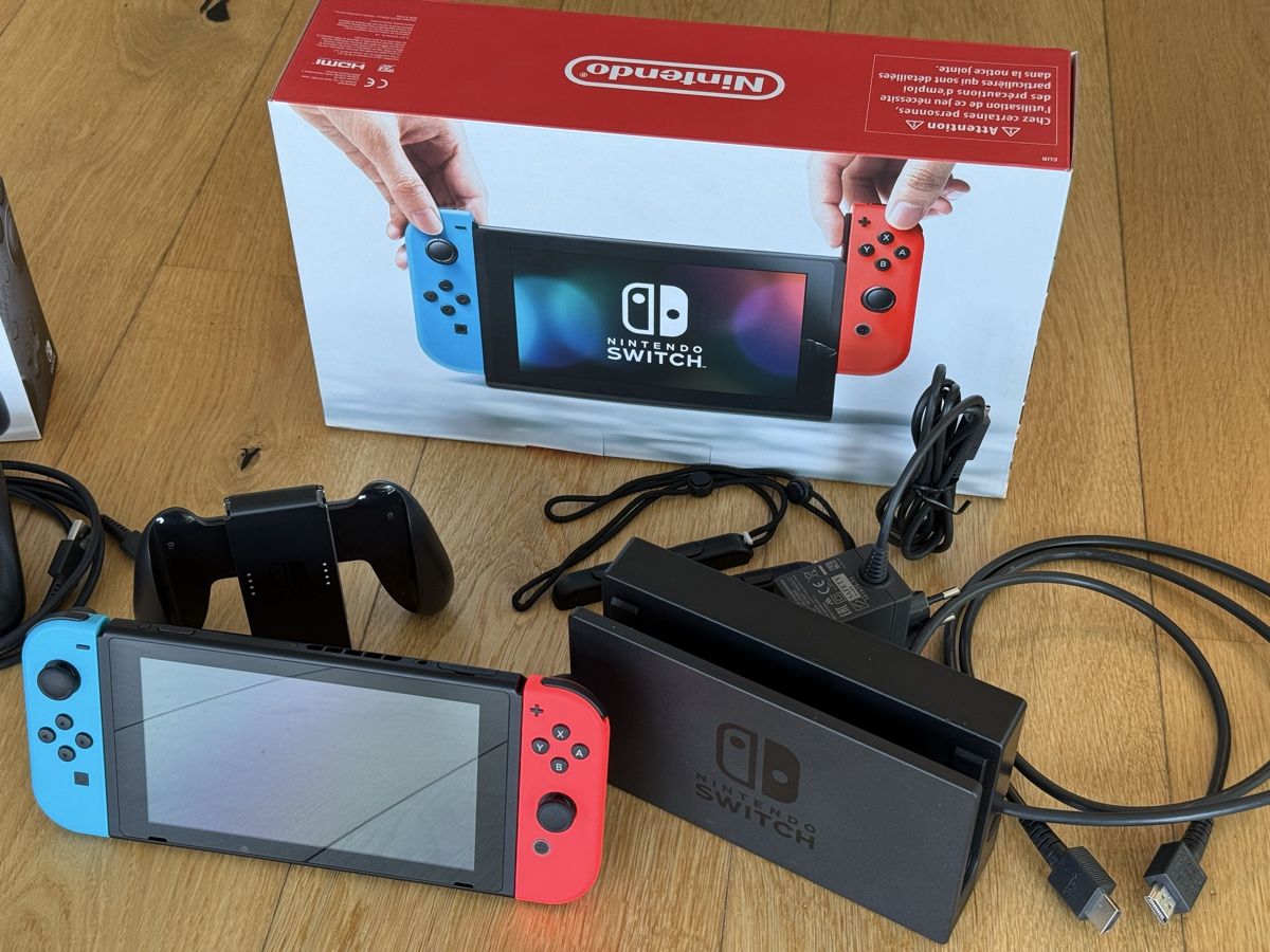 Nintendo Konsolen: Nintendo Switch Set - Top Zustand - OVP – Gebraucht aus Bettwiesen von J_Lino 2