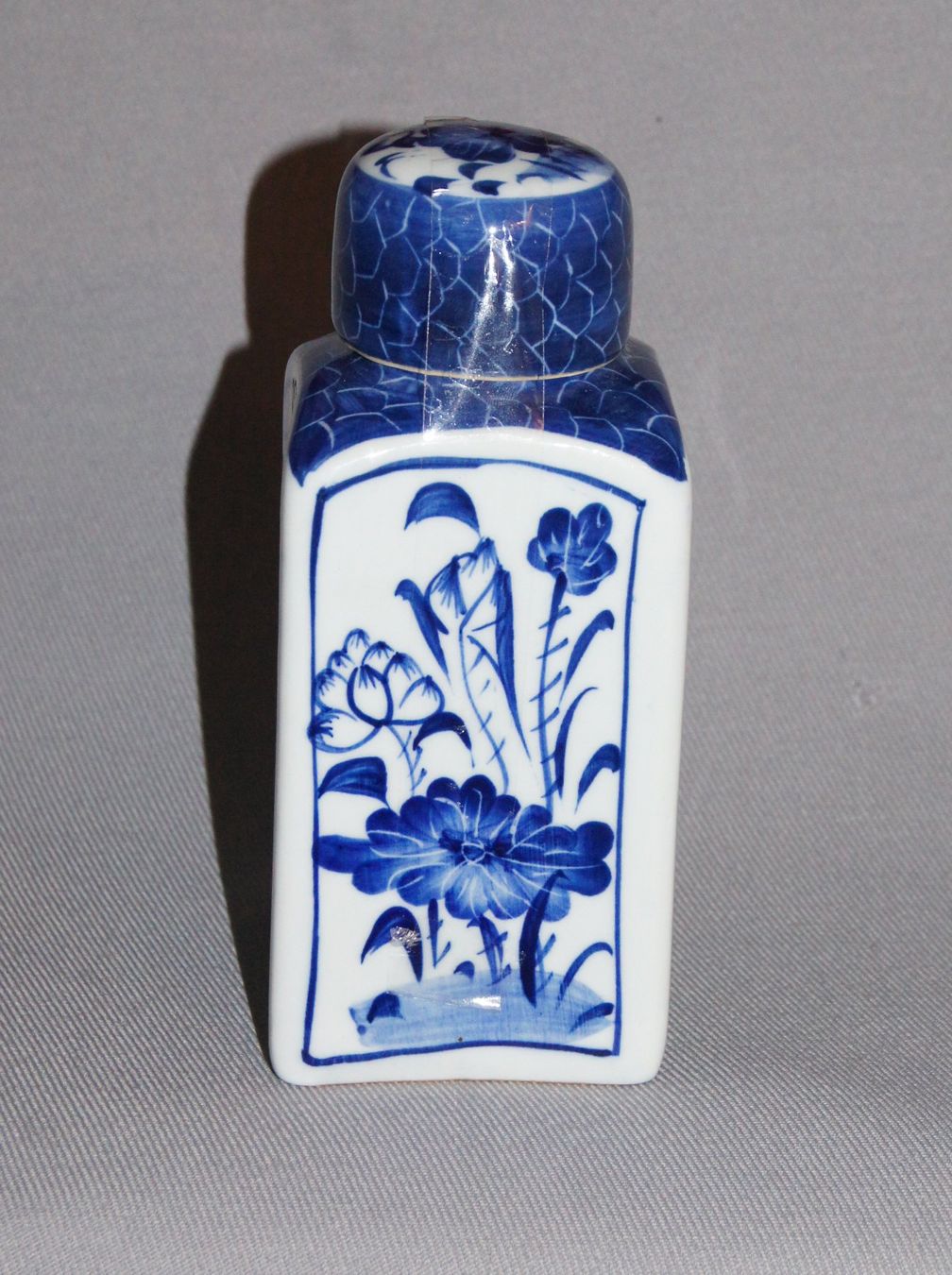 Zuccheriere: Blaue Porzellan-Teedose mit Deckel – Usato da Geroldswil venduto da ARTEFACTO