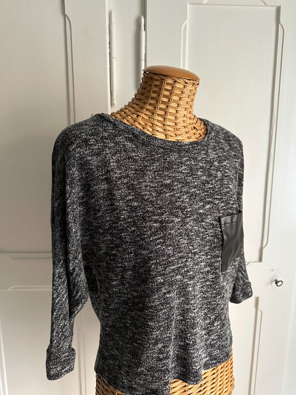 Pullover & Sweatshirts: MIND CODE - Strickoberteil schwarz-weiss meliert S – Gebraucht aus Zürich von Diazaio 1