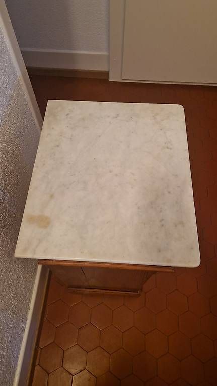 Comodini: Nachttisch Kommode mit Marmorplatte – Usato da Bern venduto da Sabine032 1