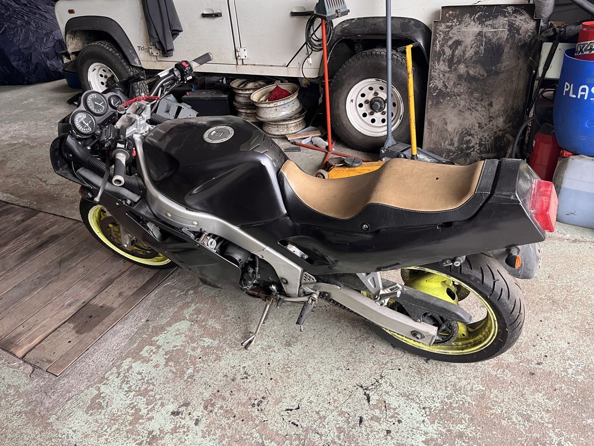 Yamaha Strada: Yamaha FZR 1000 – Difettoso da Courtetelle venduto da Adonia4 1