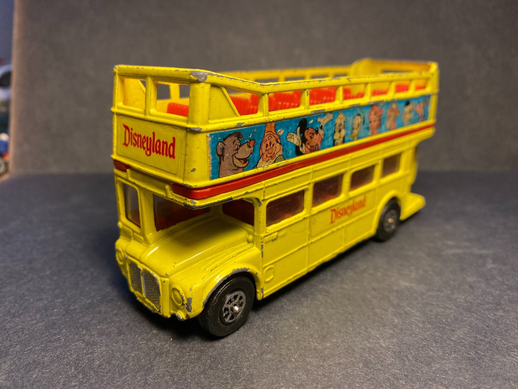 Corgi Toys Modellautos: London Bus Routemaster Disneyland – Gebraucht aus Spiez von Mlandcruiser