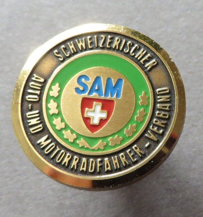 Placchette & Badge: ALTES KNOPFLOCH-ABZEICHEN, SAM SCHWEIZER AUTO MOTORRADFAHER – Usato da Neuhausen venduto da luckimucki
