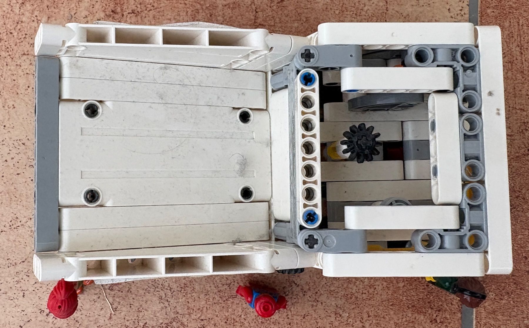 Lego Giocattoli: Lego Technic Muldenkipper 42055 mit Figuren – Usato da Embrach venduto da Decius 1