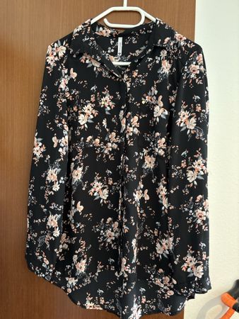 Blumenhemd, schwarz mit zarten Blüten, Grösse M