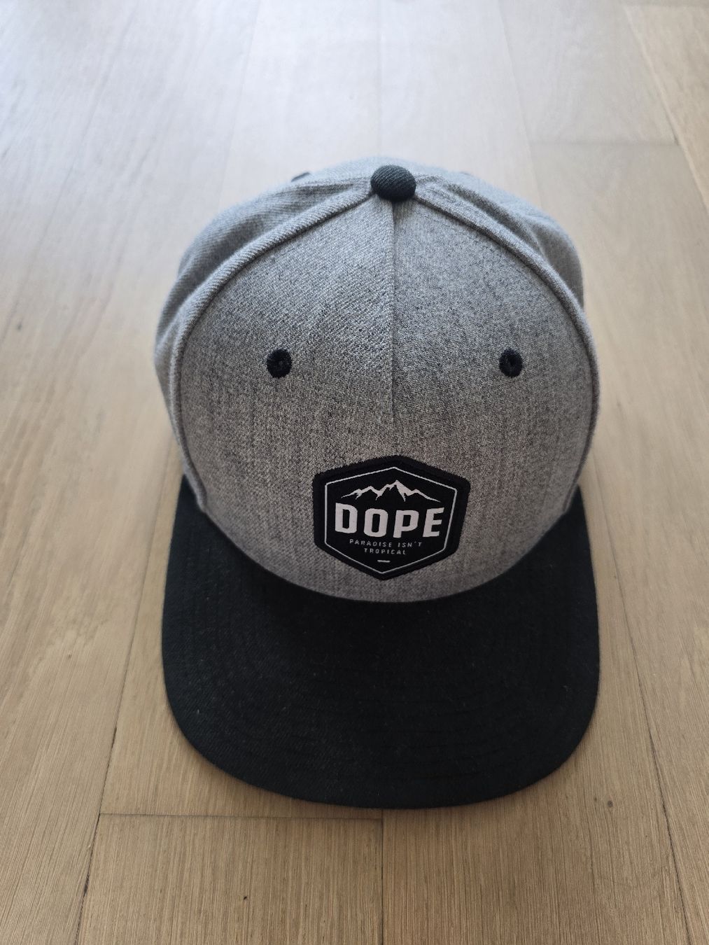 Copricapi, berretti & cappellini: DOPE Snapback Cap grau/schwarz, verstellbar, gebraucht – Usato da Winterthur venduto da Rica71