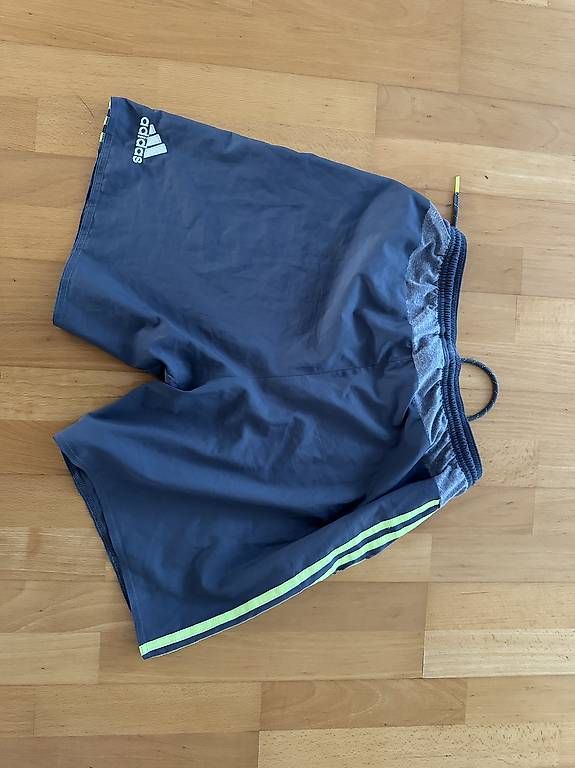 Pantaloni: Herren Adidas Shorts grau Grösse S – Usato da Cham venduto da Kaylua 2