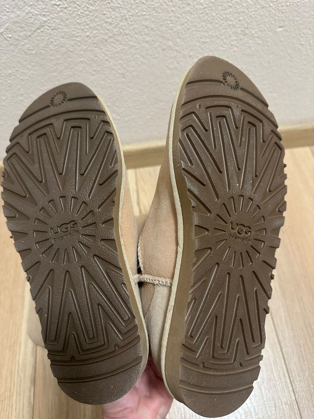 Ugg Chaussures femmes: Ugg Classic Tall II Boot – D'occasion à Genestrerio par RUSTY_VIK 4