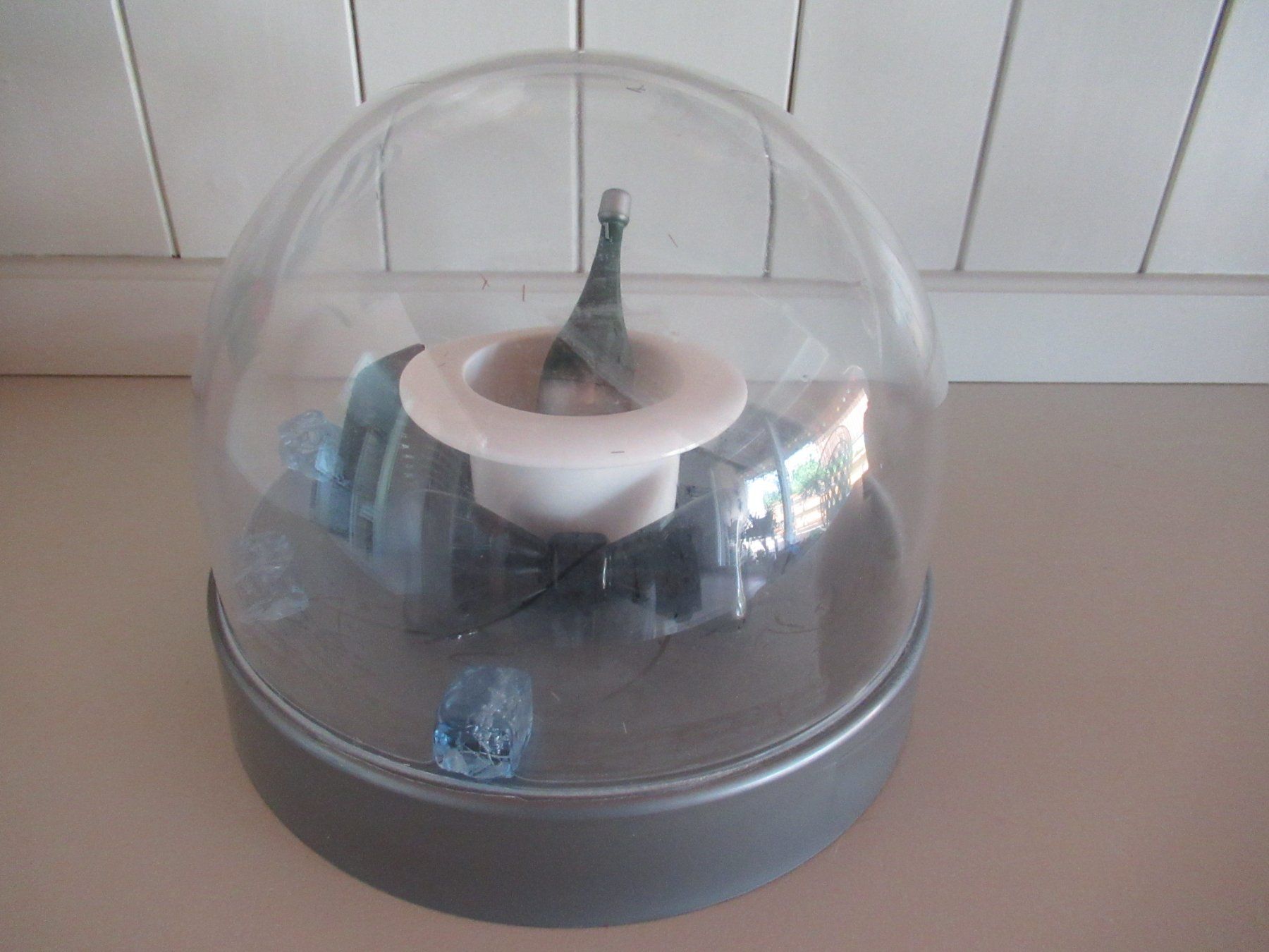 Figuren: Champagne Grosse  Schneekugel  Snowglobe Snowdome  Alt – Gebraucht aus Trimbach von donlyn 1
