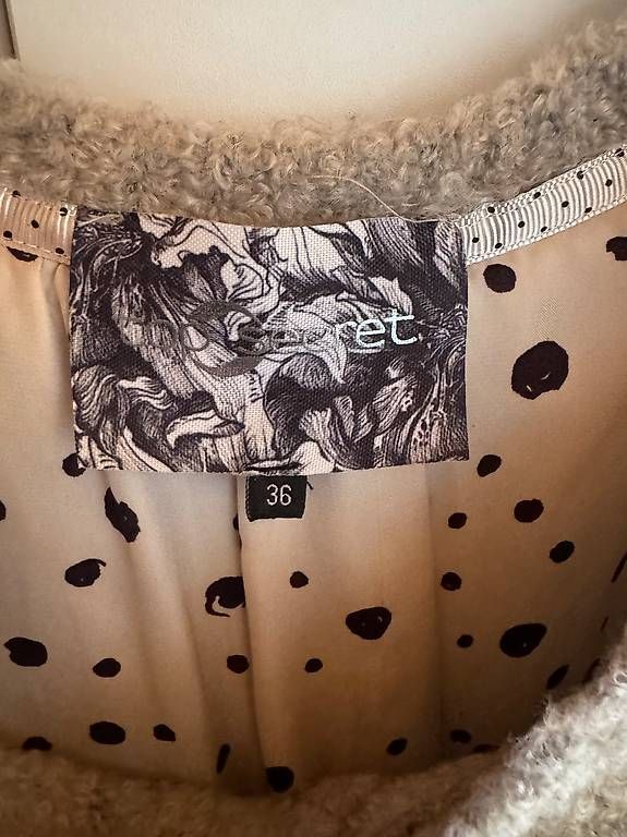 Maglioni & Felpe: Kuscheliger Pullover / Rückendetail / Gr. 36 – Usato da Hünibach venduto da s.leptir 5