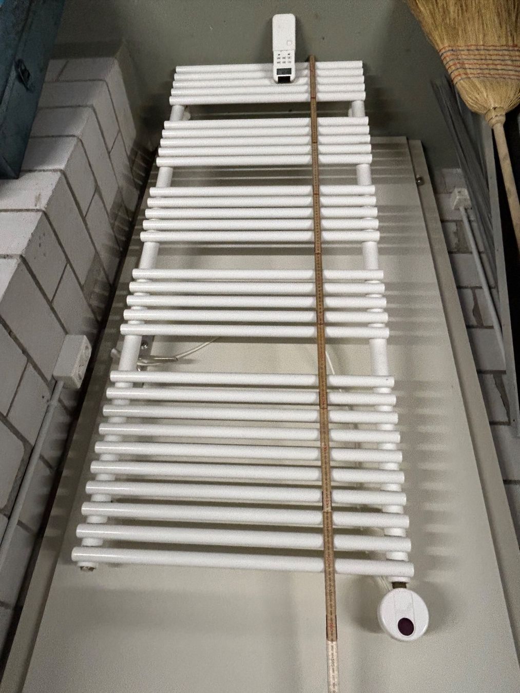 Portasciugamani: Elektrischer Heizkoerper zehner weiss gebraucht – Usato da Birr venduto da antigo1 3