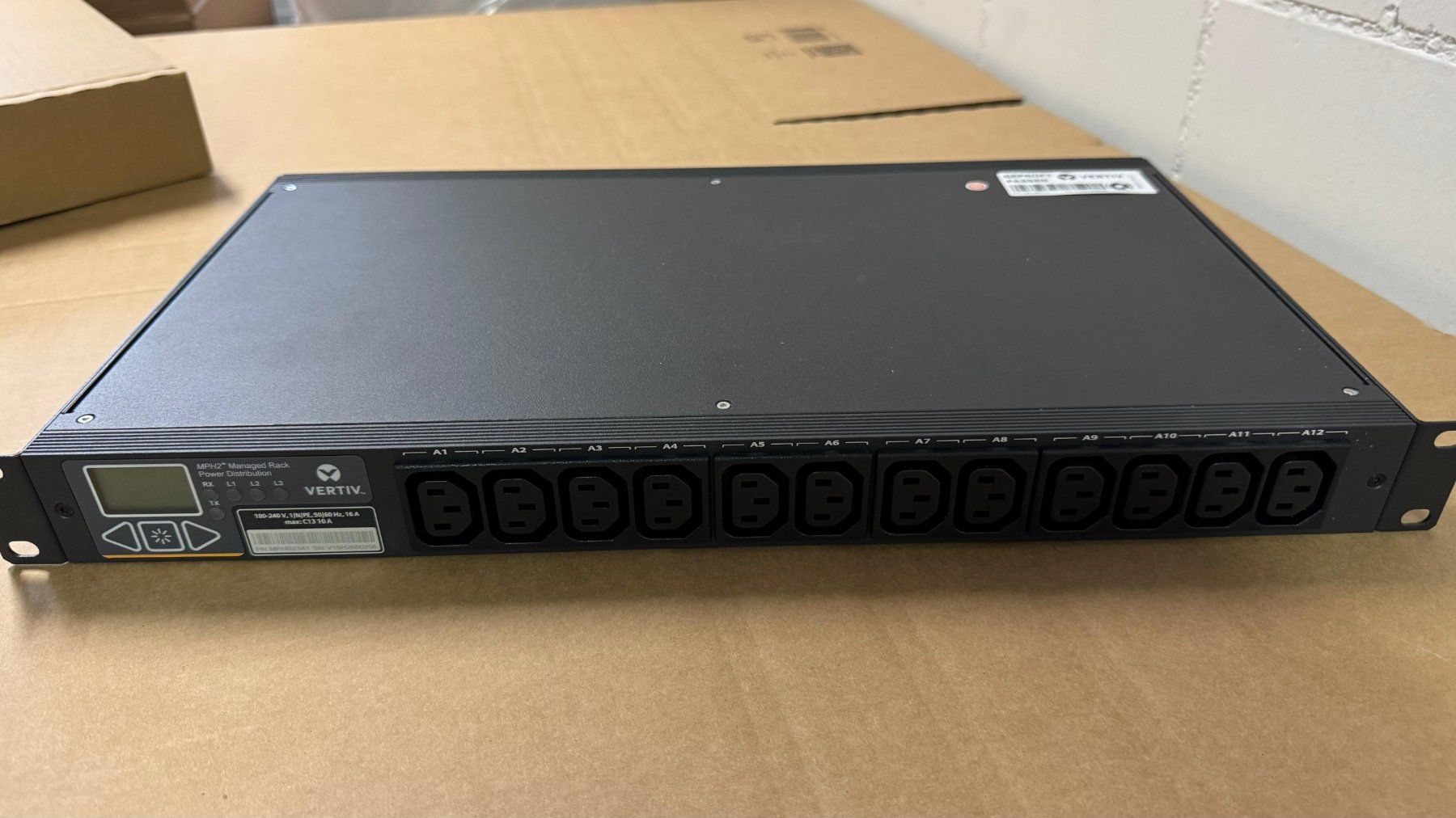 Stromzufuhr: Vertiv Geist MPH2 Managed Rack PDU Stromverteiler 1HE – Neu (gemäss Beschreibung) aus Dietikon von Arimax