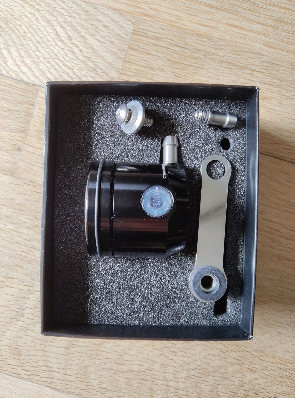 Rizoma Tutti i ricambio per moto: Bremsflüssigkeits- Behälter RIZOMA PISTON – Nuovo (secondo la descrizione) da Zürich venduto da mes_mg9k 3