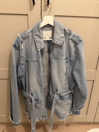 Jeansjacke Zara blau mit Gürtel und Rissen guter Zustand