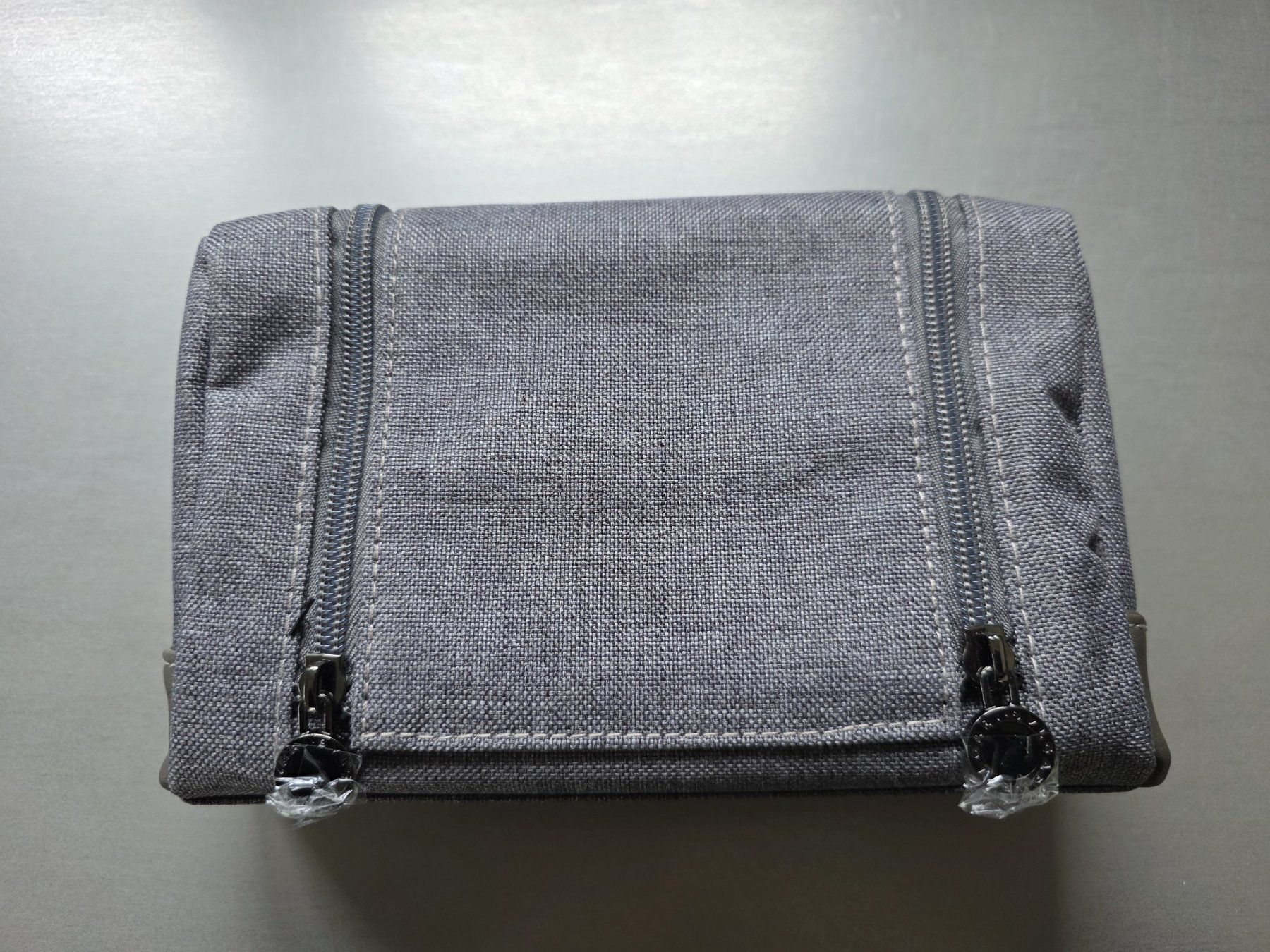 Custodie per cosmetici: Emirates Business Class Amenity Kit Men – Nuovo (secondo la descrizione) da Möriken AG venduto da Flamingo73