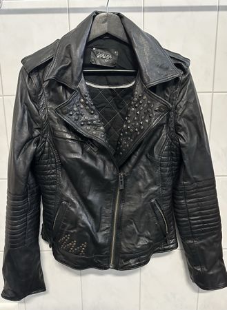 Coole Maze Lederjacke oder Gilet mit Nieten