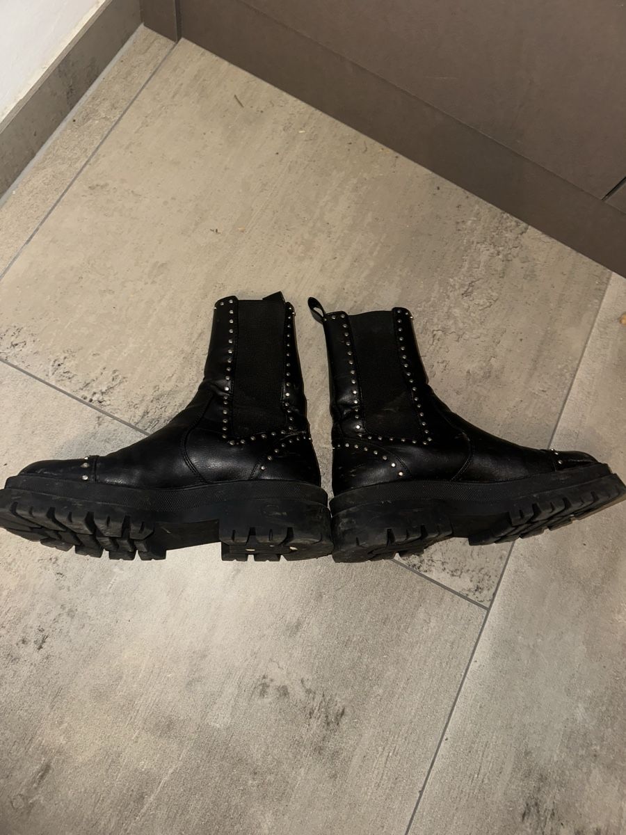 Stradivarius Damenschuhe: Botte d’hiver – Gebraucht aus Martigny-Croix von mar_yt85 1