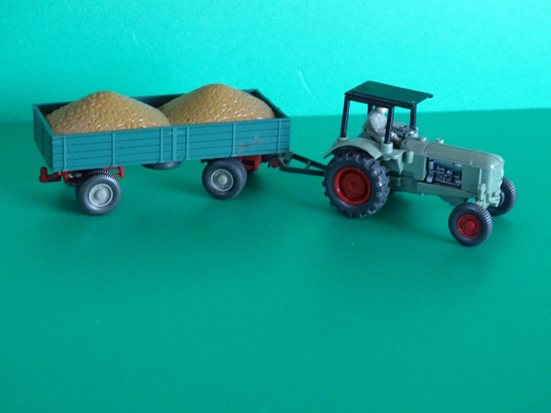 Wiking Modellini d'auto: Traktor mit Anhänger von Wiking 1/87 – Usato da Bretzwil venduto da Meex 1