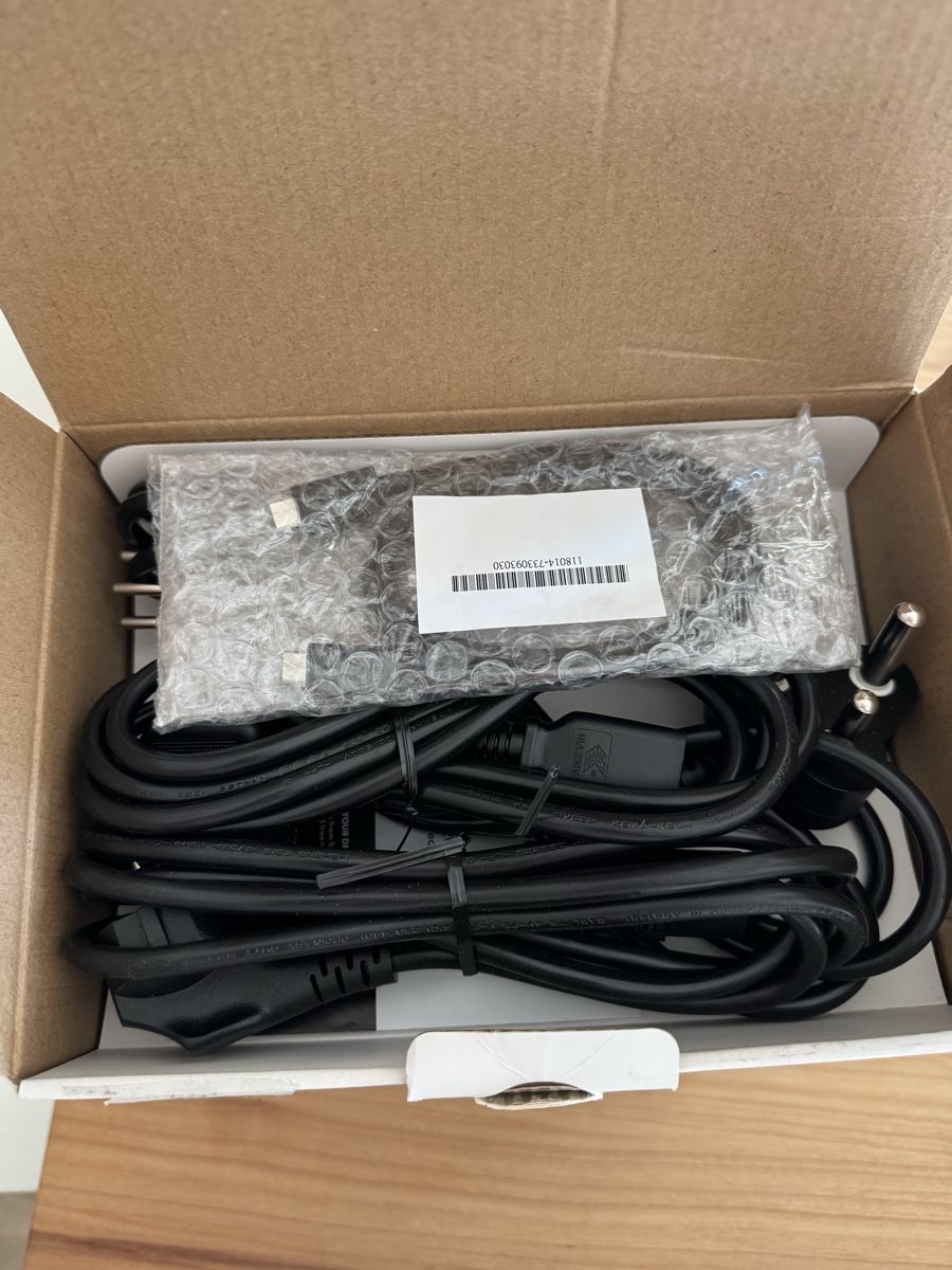 Docking station: SanDisk PRO-DOCK 4 Thunderbolt 3 Docking Station – Nuovo e nell'imballaggio originale da Winkel venduto da Spaedi0 3