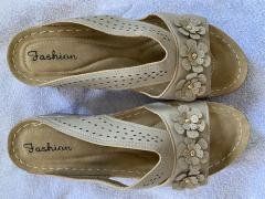 Chaussures femmes: NEUE SCHLUPFSANDALETTE GR 41 – D'occasion à pratteln par Mickely1 2
