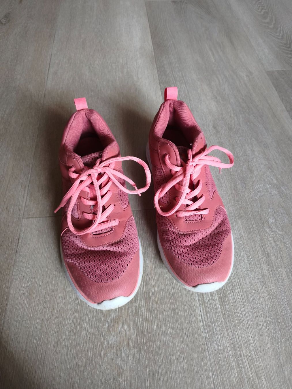 Scarpe da donna: Vty Turnschuhe Gr. 38 – Usato da Reconvilier venduto da LeKiMi 1