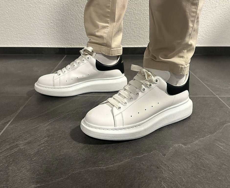Alexander Mcqueen Herrenschuhe: Alexander McQueen Sneaker  Grösse 43  Top Zustand – Gebraucht aus  von  1