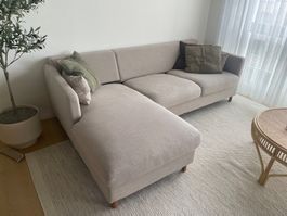 Sofa 225 x 70 cm aus Stoff; erhältlich ab Mitte September