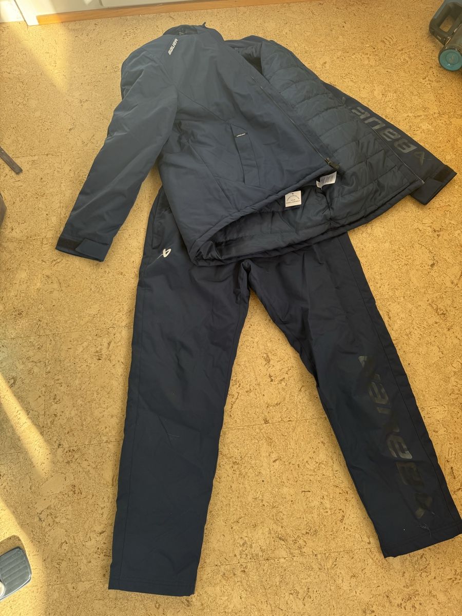 Bauer Lotti di vestiti: Bauer training suit, excellent condition, size XL – Usato da Frutigen venduto da LagzdinsM 1