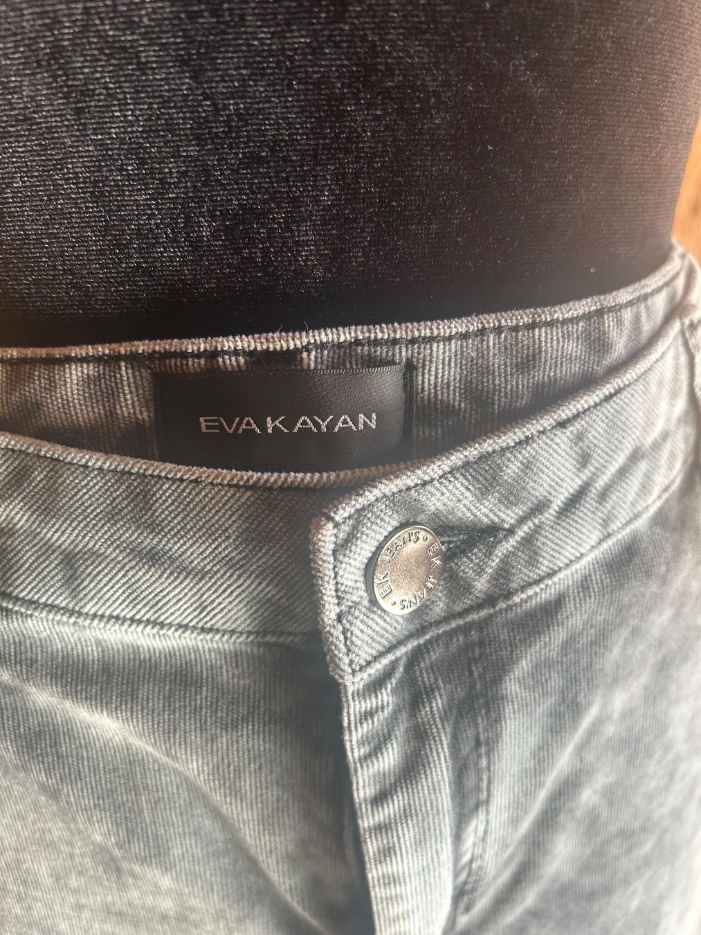 Pantaloni: Eva Kayan pantalon gris – Usato da Val-d'Illiez venduto da Dombou 1