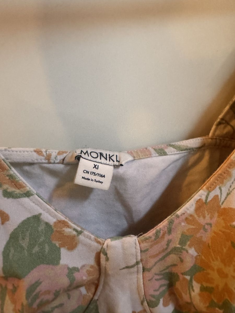Monki Top: Top MONKI fleuri  – Usato da Vevey venduto da ebuache 1