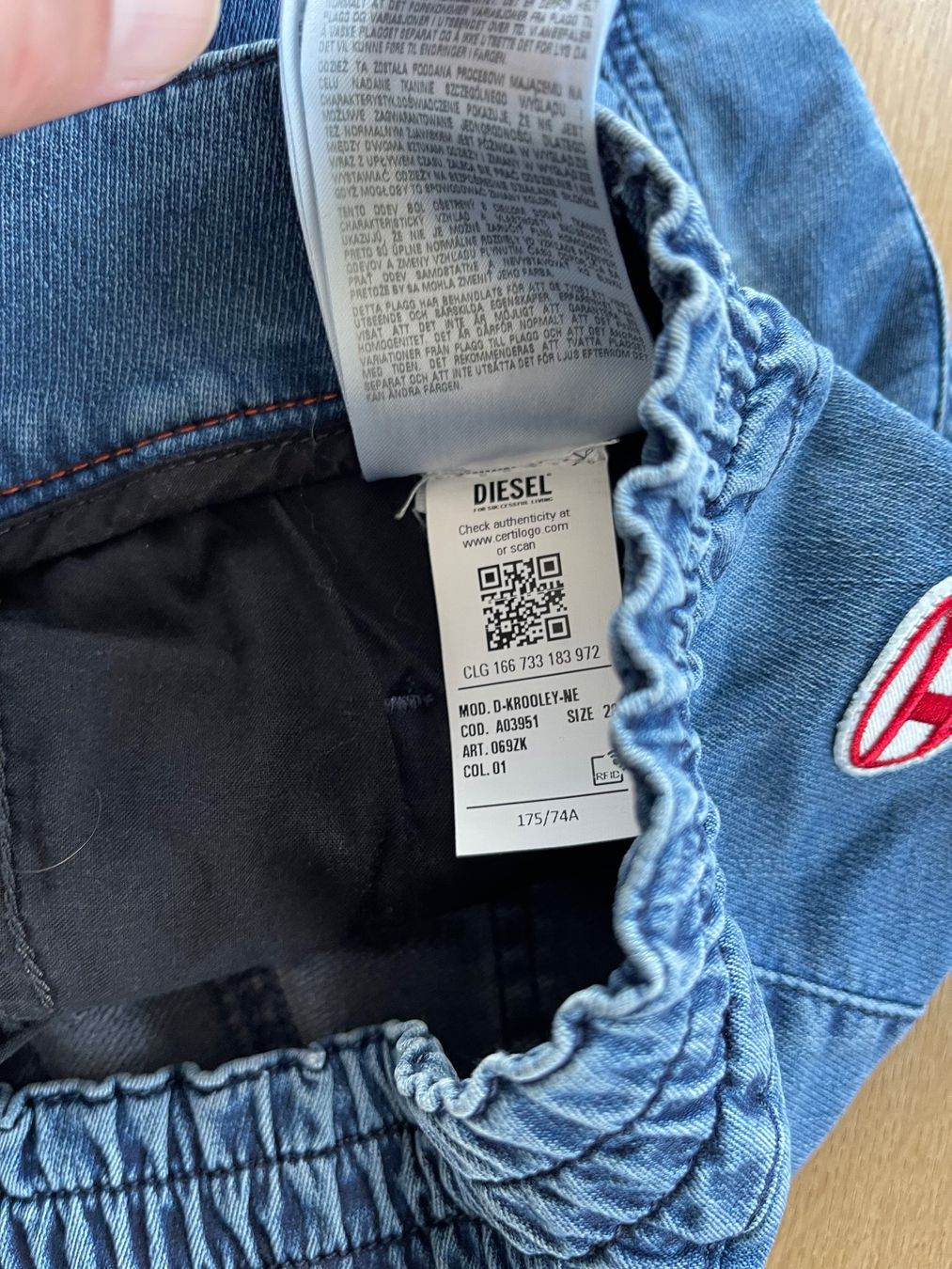 Diesel Pantaloni: Jeanshose Diesel Hose – Usato da Rorschach venduto da 5TORO5 5