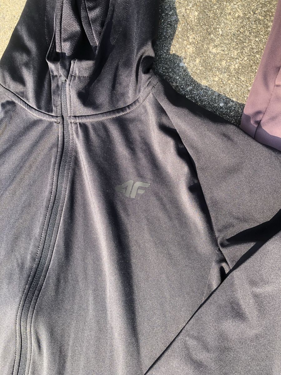 Kleiderpakete: 4F tracksuit set – Gebraucht aus Fribourg von ann_l9b7 2