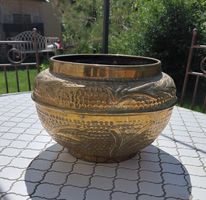 Cache-pot vintage en laiton repoussé – décor végétal –37cm 
