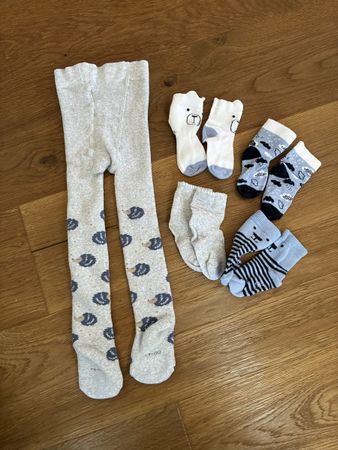 Strumpfhose 74/80 + 4 Socken 15-18 NEU