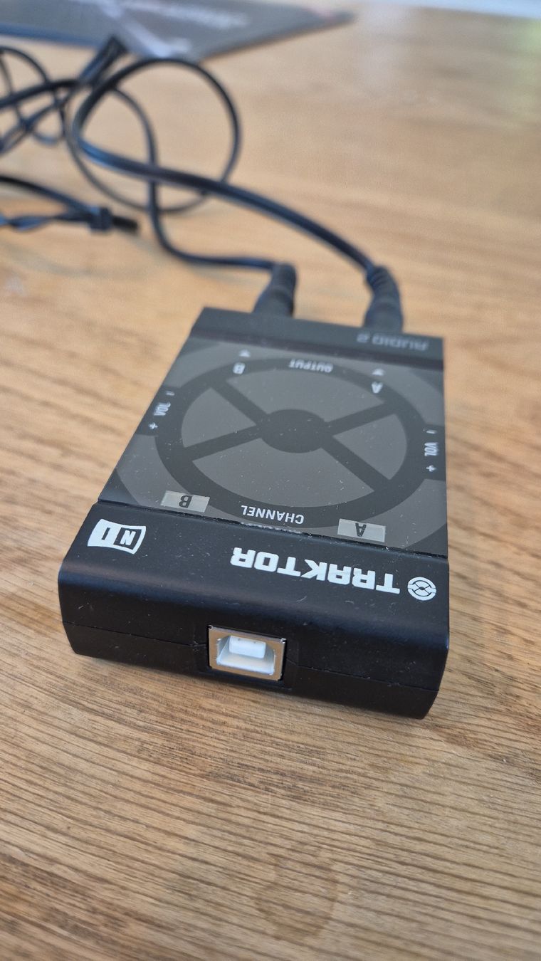 Traktor Attrezzatura per studi di registrazione: Traktor Audio 2 MKII Soundcard USB Used – Usato da Zürich venduto da topaxi 1