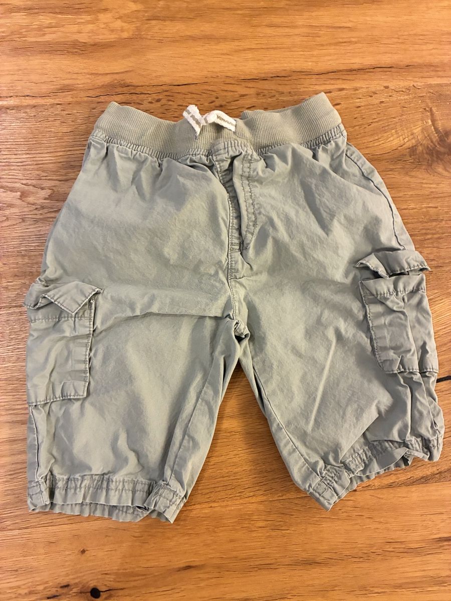 Kleiderpakete & -sets: 2 Shorts / Grösse 122 – Gebraucht aus Münchenstein von Pricemaker100 3