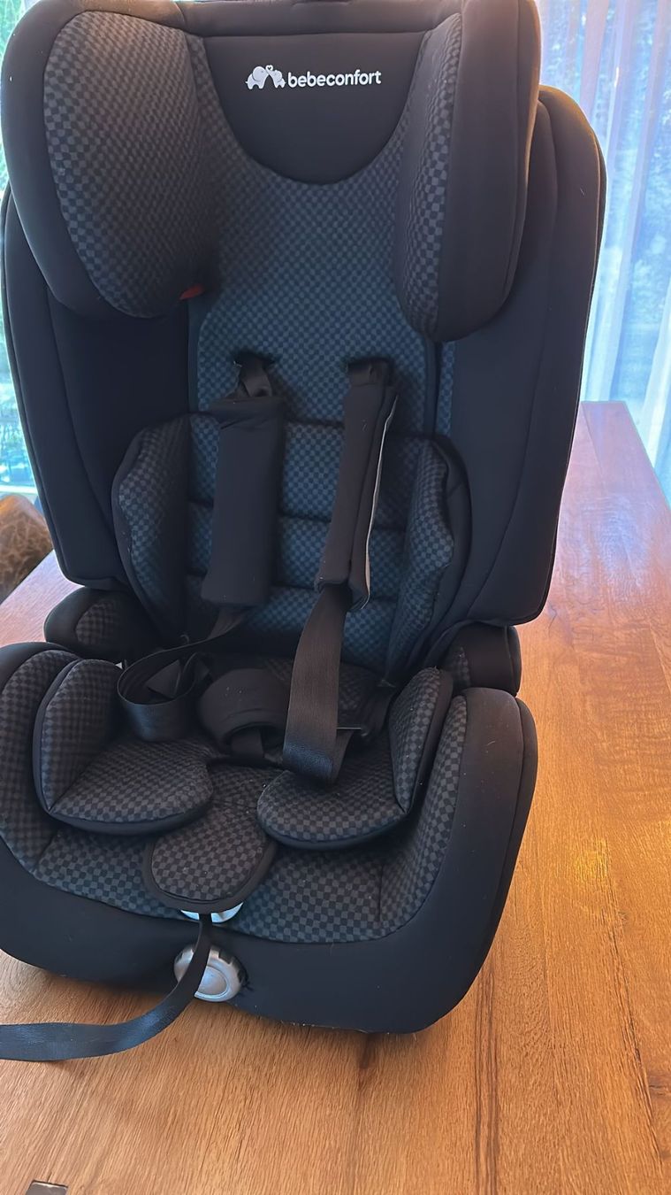 Seggiolini per auto: Bequemer Kindersitz Bebeconfort Ever Fix – Usato da Niederhelfenschwil venduto da Bruce019 1
