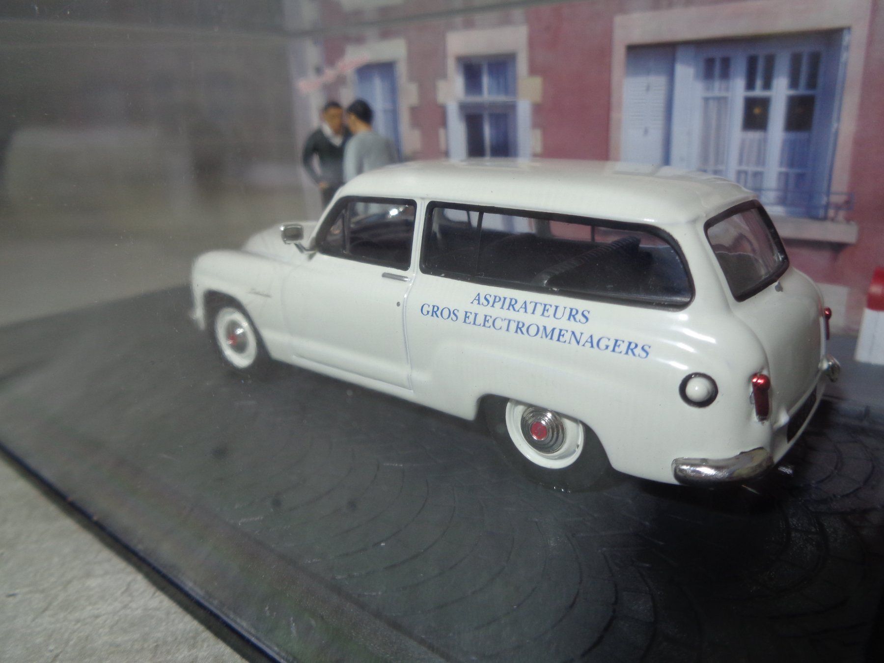 Simca Modellini d'auto: Altaya 1:43 Diorama Classic Car Simca Aronde Châtelaine – Usato da Reconvilier venduto da rallycar 4