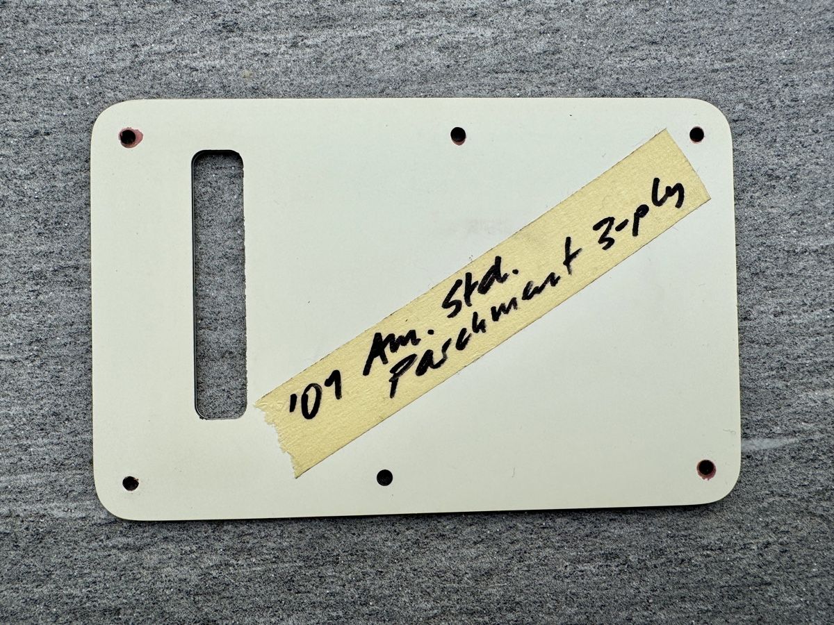 Fender Instruments de musique: Fender American Stratocaster Backplate Parchment 2001 – D'occasion à Winterthur par Crazycorner-8400 1