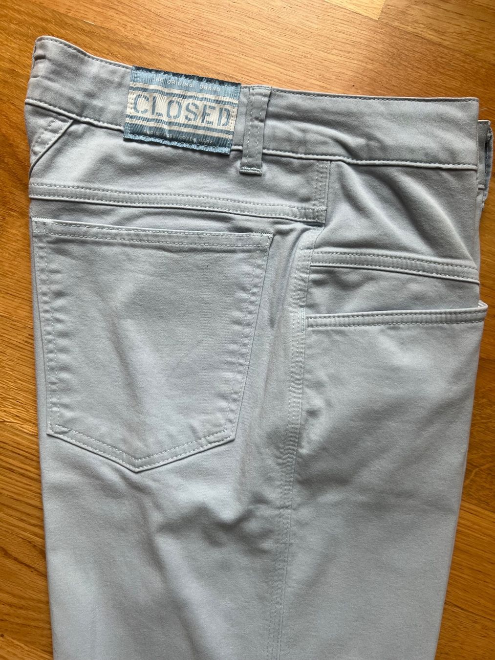 Closed Pantaloni: Closed Hose Pedal pusher Long, hellblau, Grösse 40 – Usato da Kilchberg ZH venduto da jul_d2j2