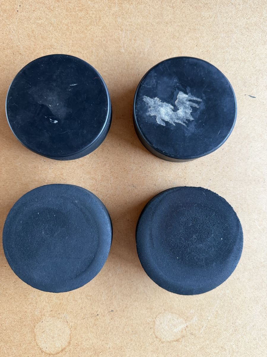 Palloni: 4 Eishockey Pucks schwarz gebraucht – Usato da Bachenbülach venduto da Manolo007 2