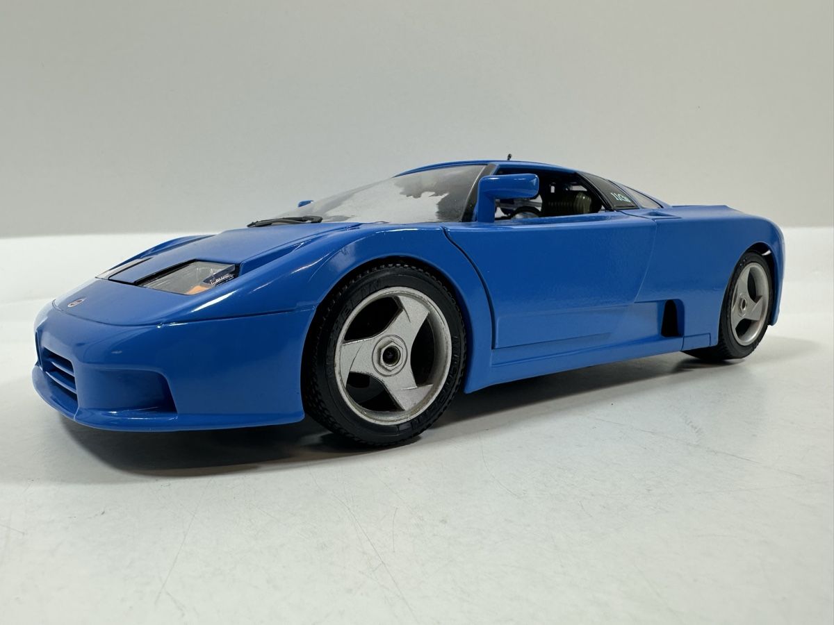 Bburago Modellini d'auto: Bugatti EB110 1:18, blau, BBURAGO – Usato da Zofingen venduto da rf9_x2xt