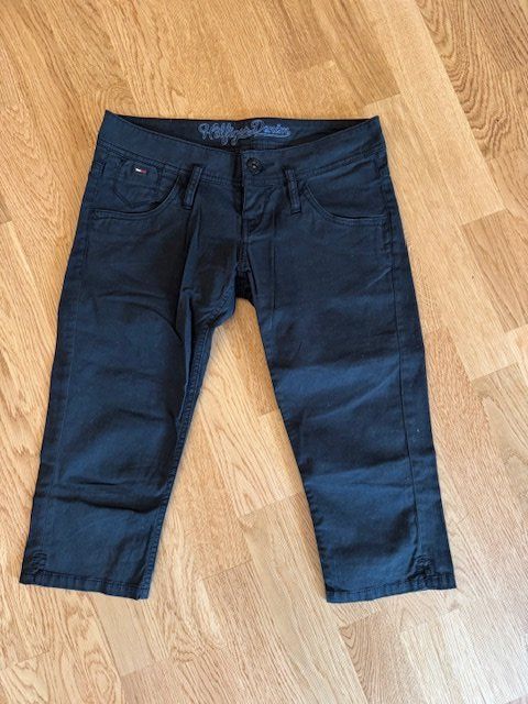 Tommy Hilfiger Pantaloni: Damen Hose 3/4 Tommy Hilfiger Gr.26 – Usato da Wabern venduto da adamovski