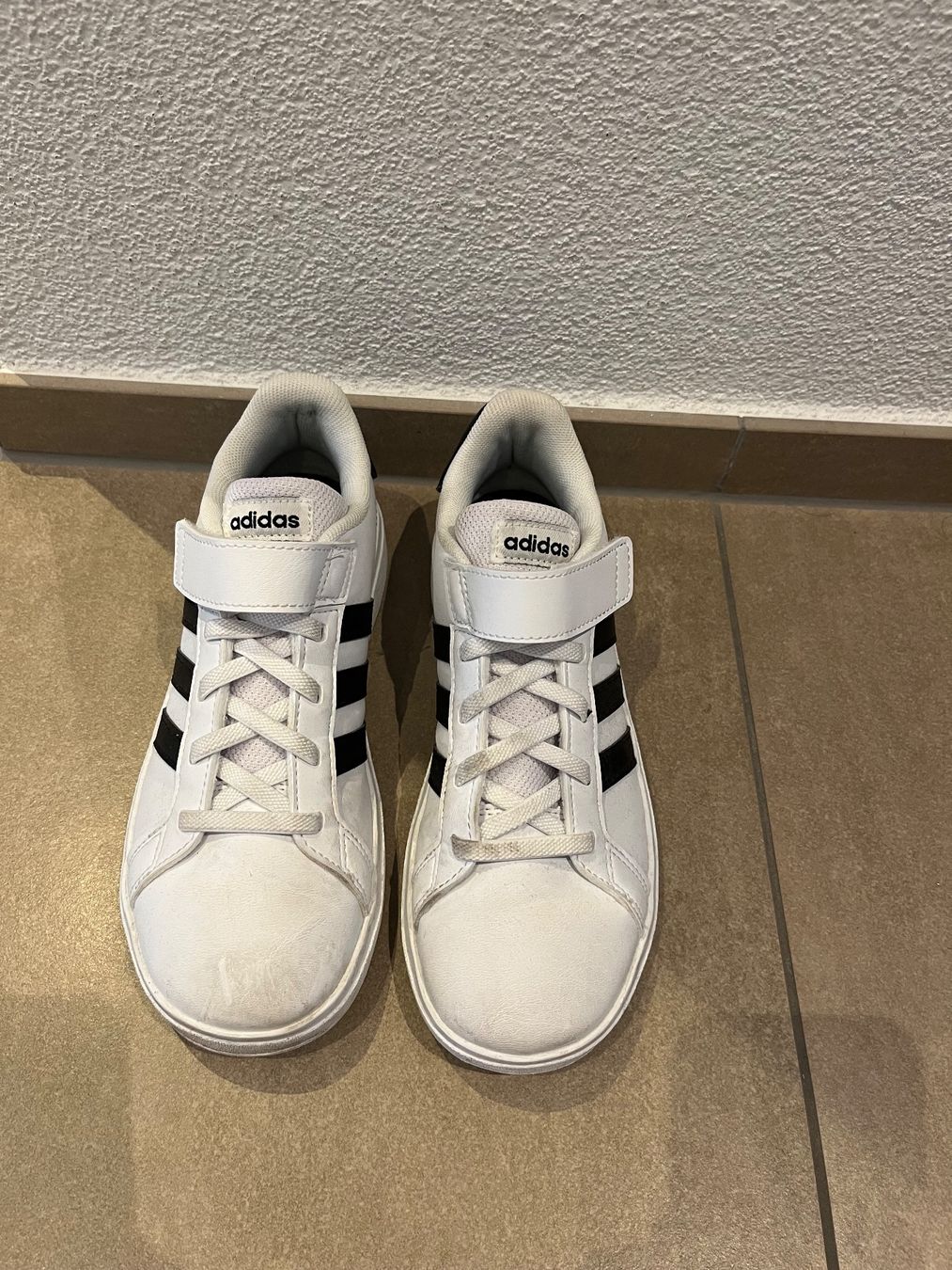 Adidas Schuhe für Jungen: ***ADIDAS*** Sneaker Gr. 34! – Gebraucht aus Volketswil von Kephren